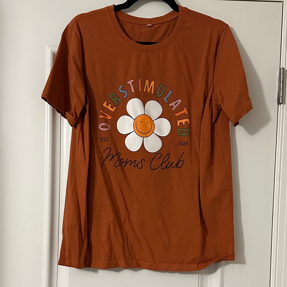 Nursing tank Orange Graphic Tee - Moms Club